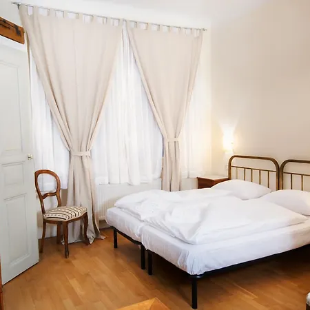 Hostivit Apartment *